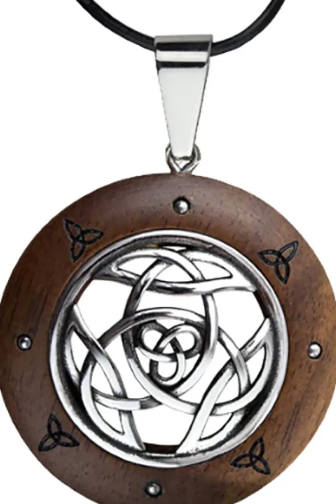 Echt etNox Celtic Knot Pendant