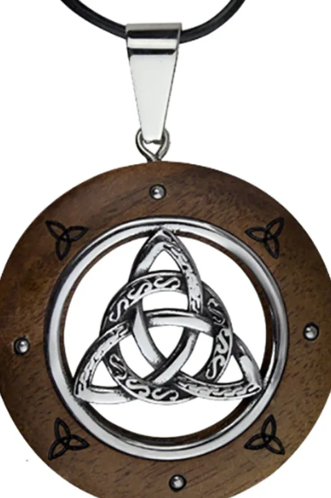Echt etNox Celtic Knot Pendant