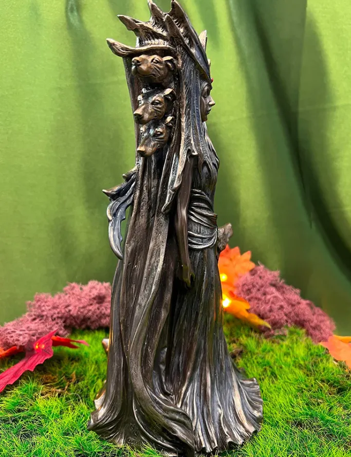 Nemesis Now Marc Potts Hekate Bronze