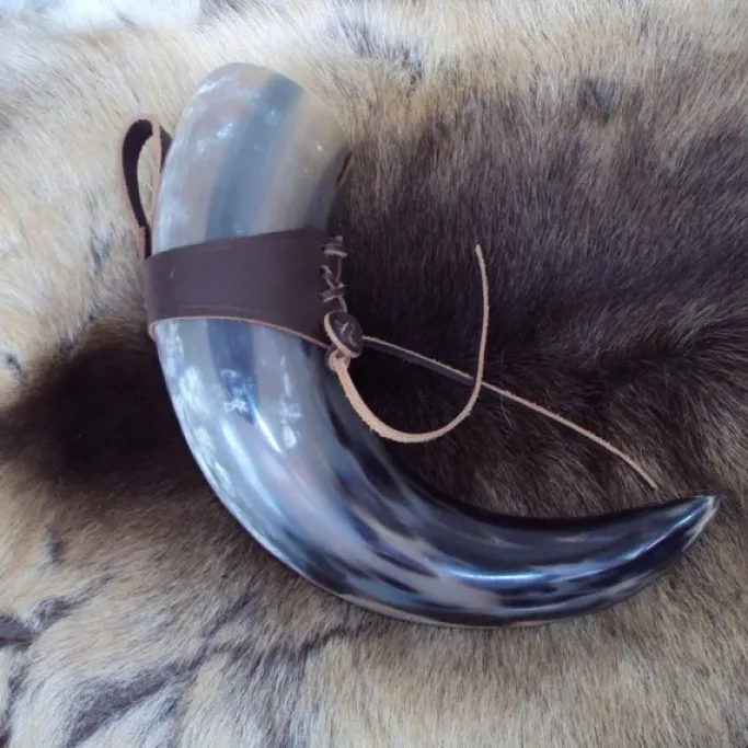 Southern Swords Medieval Drinking Horn Large Brown
