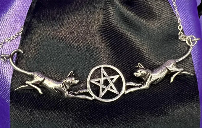 Witches Familiars , Familiar’s Pentacle Pendant